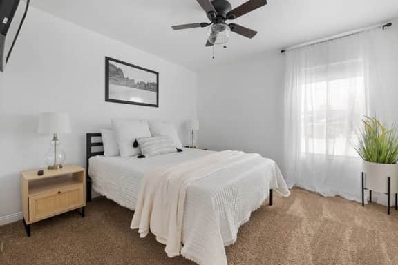3 Bed 2 Bath, Golf Course and Fully Fenced Yard!