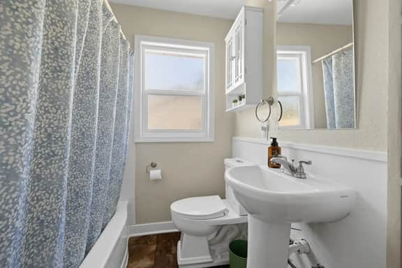 Pet friendly, Hot Tub, 2 bedroom, Canyon lake!