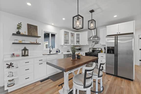 3 bed,2 bath Luxury & Private Turf Yard