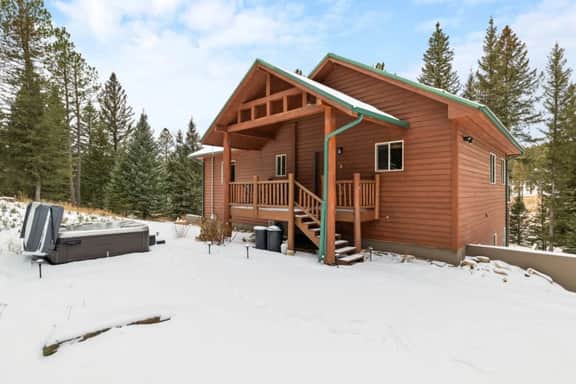 2 bedroom, 2 bathroom, 4 bed, Starlink, Hottub