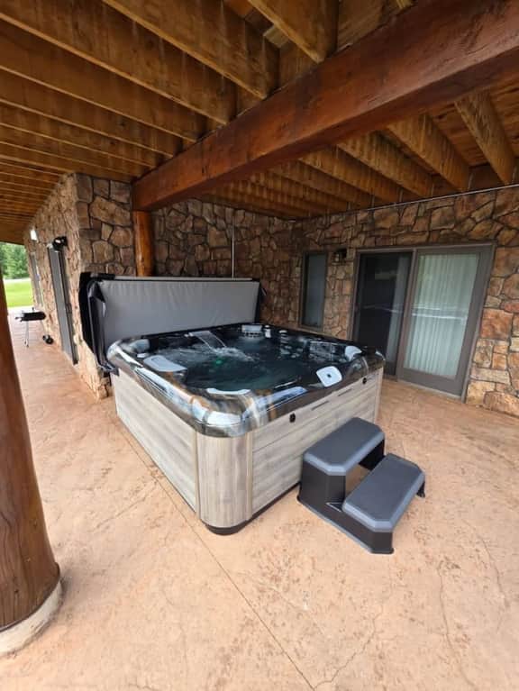 Golf Course, Sleeps 14+, Garage, Hot tub!