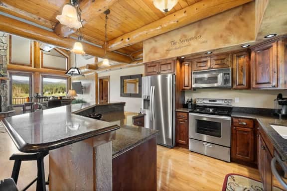 Golf Course, Sleeps 14+, Garage, Hot tub!