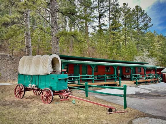 The Pondo: Cabin 8 - Image 4