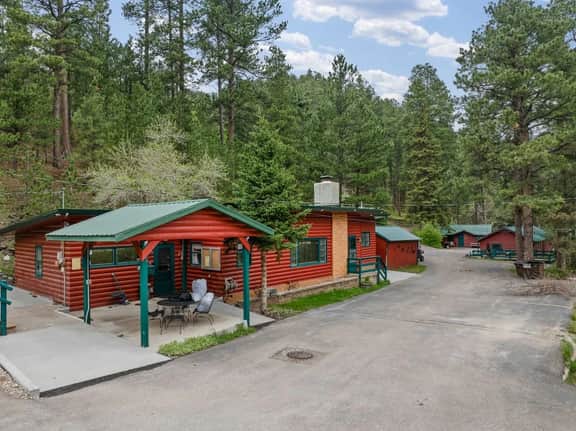 The Pondo: Cabin 1, 2 bedroom, 2 bed, kitchen
