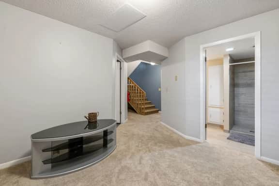 Heated pool, views, chef's kitchen, 3 levels - Image 2