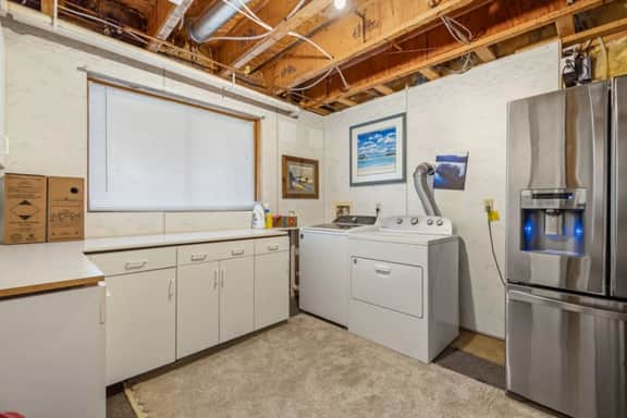 Heated pool, views, chef's kitchen, 3 levels - Image 4