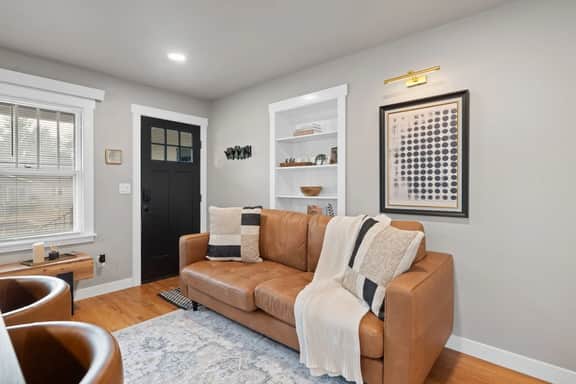 Stylish Studio · King Bed, Brick & Trex Deck - Image 5