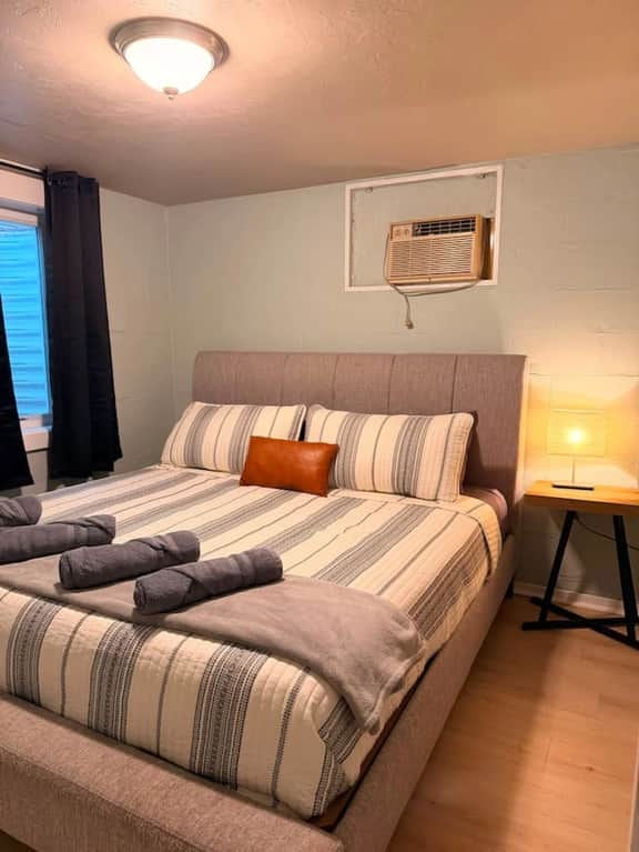 2 bedroom, walk in shower, minisplit AC/heat - Image 4