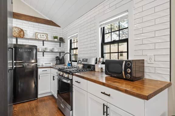Cottage 10-Modern Farmhouse - Image 3