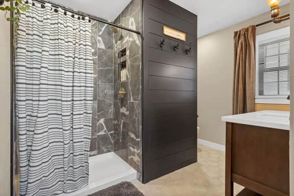 Cottage 10-Modern Farmhouse - Image 4
