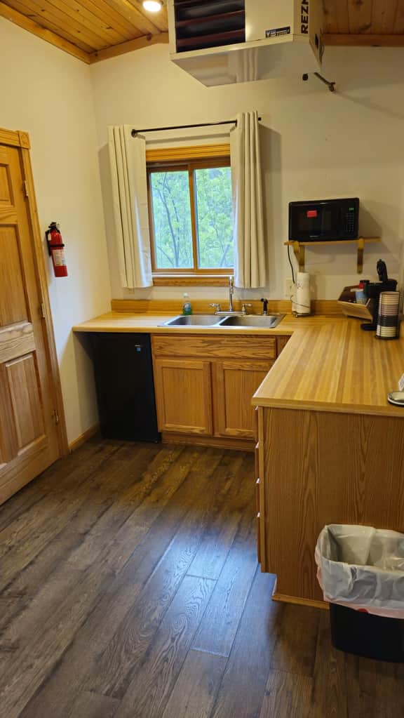 Cabin #9 - Image 5