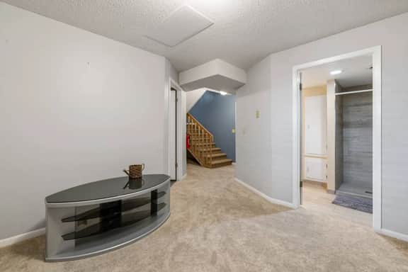 Heated pool, views, chef's kitchen, 3 levels - Image 2