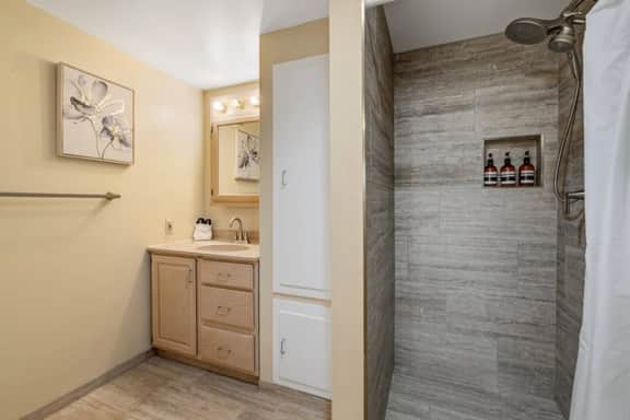Heated pool, views, chef's kitchen, 3 levels - Image 3