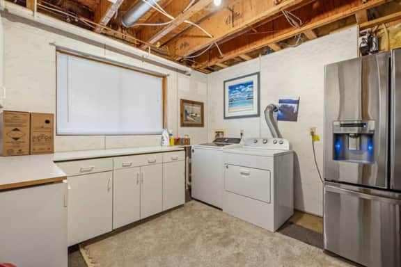 Heated pool, views, chef's kitchen, 3 levels - Image 4