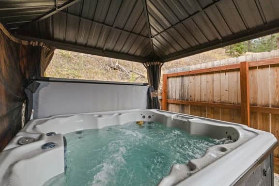 Large Group Cabin, Hot Tub, Lots of Flat Parking - Image 2