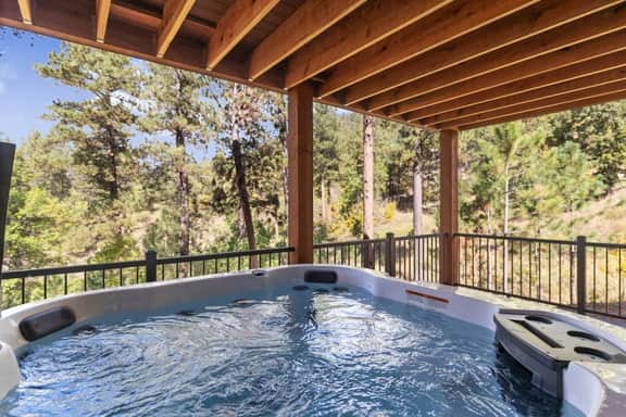 4 King bedrooms, 3.5 bath, Hot Tub, Cliff Views - Image 3
