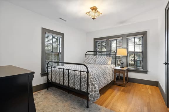 No airbnb fees! Cleaning fee only 2bedroomDowntown