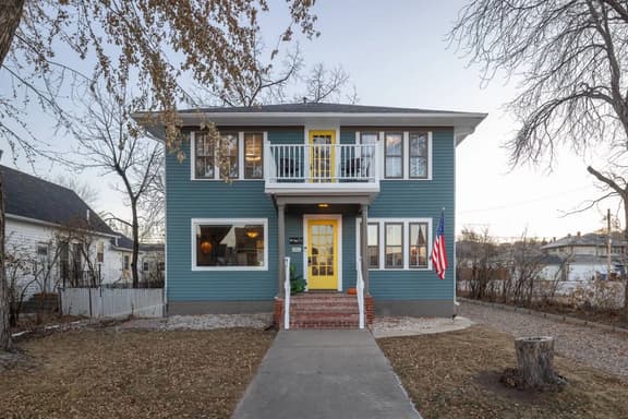 Downtown, 2bedroom, 2 bath, Beautiful Apartment!