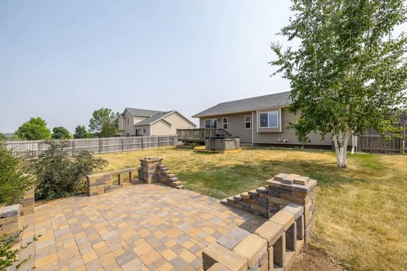 5 Beds, Hot Tub, Fenced Backyard