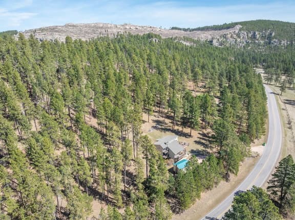 Forest Cabin, Hottub, 7 beds,