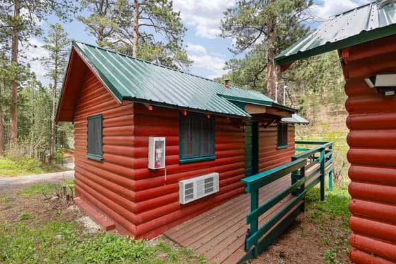 The Pondo: Cabin 8 - Image 1
