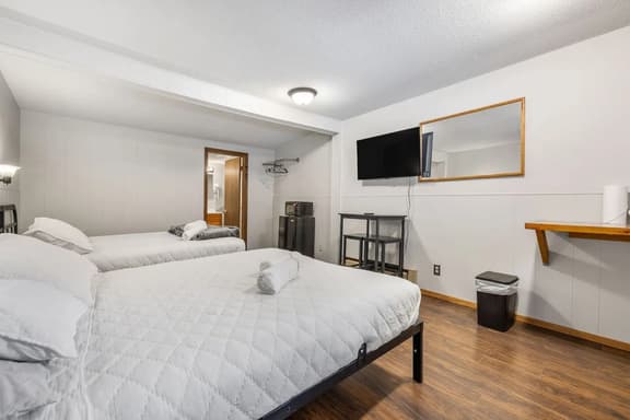Room 16 – Classic Comfort - Image 1