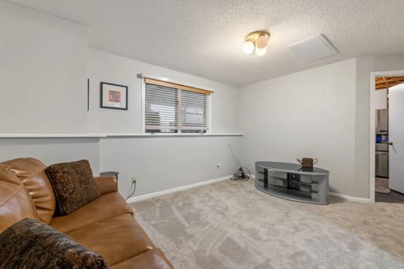 Heated pool, views, chef's kitchen, 3 levels - Image 1