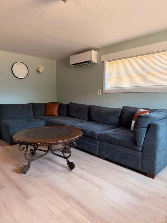 2 bedroom, walk in shower, minisplit AC/heat - Image 1