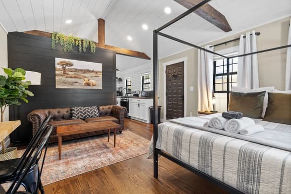 Cottage 10-Modern Farmhouse - Image 1