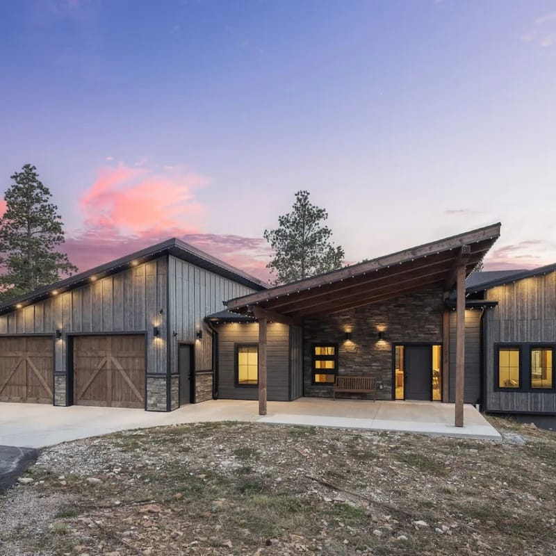 Sleeps 14, Hot tub, OutdoorFireTable, HeatedGarage